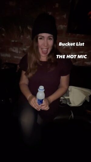 Andrea Vicunia Instagram - Do you want to watch the set???🔥🔥🔥🔥

#hotones #hotoneschallenge #hotchicken #hot #standup #standupcomedy #comedy #spicycomedy #spicyfood #spicyfoodlover #funnypremise
