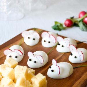 Andreas Eenfeldt Instagram - These adorable little critters are made with just four simple ingredients, and they're so easy to make that even the kids can get in on the fun!⁠
⁠
Perfect for an Easter brunch or as a fun no-cook snack! 🐭🥚🧀⁠
⁠
Find the recipe link in our bio 👉 @diet_doctor⁠
⁠
👩‍🍳 📷 @jillsmat⁠
.⁠
.⁠
.⁠
.⁠
.⁠
.⁠
.⁠
.⁠
.⁠
⁠
#dietdoctor #cooking #delicious #lowcarb #cookingathome #lchf #glutenfree #ketodiet #ketogenic #fitfood #weightloss #keto #eatclean #food #healthyfood #tasty #healthy #eeeeeats #cookingram #foodie #recipes #ketodinner #ketolunch #lowcarblife #lowcarbeasy #lovelowcarb #lowcarbideas #lowcarbcooking #lowcarbfeed #lowcarbfood