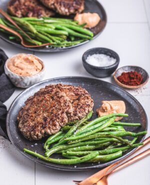 Andreas Eenfeldt Instagram - ⭐️ Premium Recipe ⭐️ ⁠
⁠
📢 PSA: A bunless burger is not a boring burger!⁠
⁠
Smash it, 👊 fry it, 🔥 and serve it 🫴 with green bean fries dipped in chipotle mayo for the ultimate bunless experience. 🤤 ⁠
⁠
Get the recipe link @diet_doctor ⁠
.⁠
.⁠
.⁠
.⁠
.⁠
.⁠
.⁠
.⁠
.⁠
#highersatiety #gobunless #ketomeals⁠
#health #wellness #selfcare #motivation #healthy #healthylifestyle #selflove #nutrition #lifestyle #inspiration #healthyliving #wellbeing #healthyfood  #dietdoctor #cooking #delicious #glutenfree #lowcarbdiet #satiety #fitfood #weightloss #eatclean #food #foodie #recipes #lowcarbdinner #lowcarblunch
