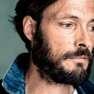 Andreas Pietschmann Instagram - ... and in colour... Thanks to #mathiasbothor , 📷 #photographer

#actor #headshot #portrait #2019