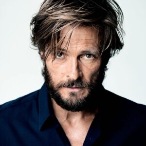 Andreas Pietschmann Instagram - ... and in colour... Thanks to #mathiasbothor , 📷 #photographer

#actor #headshot #portrait #2019