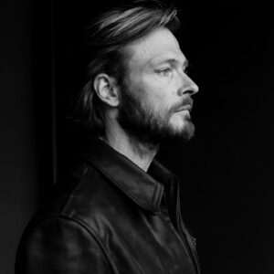 Andreas Pietschmann Instagram - Thanks to kind #photographer @jakob.fliedner 
Lovely afternoon ! 
#blackandwhite #portrait #headshot