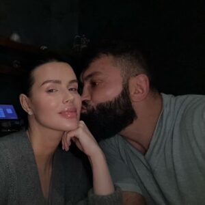 Andrei Arlovski Instagram - #LastNight , #I went out with my #LOVEofmyLIFE @milana_arlovskaya ……
It was very very #good and before and after 😉

#Вчера , #вечер #и #суши …..
Было #вкусно 🤤 !!!

#AndreiArlovski #MilanaArlovskaya #ArlovskiFamily #FAM #FAMILY #LOVE #АндрейОрловский #МиланаОрловская #СемьяОрловских