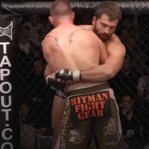 Andrei Arlovski Instagram - Эксперт Betera и боец Андрей Орловский объявил о завершении карьеры в UFC 🫡 

«Мой путь длиною в 24 года в UFC подошел к логическому завершению, но это только конец одной главы в моей книге, в моей ММА-карьере, а так еще все впереди!

Сейчас в отпуск с семьей, а потом к вам – с новостями... Всем огромное спасибо!» – написал в Instagram Орловский.

45-летний Андрей Валерьевич дебютировал в UFC в 2000 году. И вот чего «Питбуль» добился за свою карьеру в Ultimate Fighting Championship:

Чемпион UFC в тяжёлом весе
Временный чемпион UFC в тяжёлом весе 

Обладатель премии «Лучший бой вечера» – против Трэвиса Брауна
Обладатель премии «Выступление вечера» – против Антониу Силвы

Лучший бой полугодия – против Трэвиса Брауна

Второе место по количеству побед в истории UFC (ничья с Дональдом Серроне)

Наибольшее количество побед в истории UFC в тяжелом весе – 23

Наибольшее количество боев в истории UFC в тяжелом весе – 38

Первый белорусский чемпион в истории UFC 💪