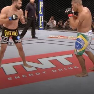 Andrei Arlovski Instagram - Эксперт Betera и боец Андрей Орловский объявил о завершении карьеры в UFC 🫡 

«Мой путь длиною в 24 года в UFC подошел к логическому завершению, но это только конец одной главы в моей книге, в моей ММА-карьере, а так еще все впереди!

Сейчас в отпуск с семьей, а потом к вам – с новостями... Всем огромное спасибо!» – написал в Instagram Орловский.

45-летний Андрей Валерьевич дебютировал в UFC в 2000 году. И вот чего «Питбуль» добился за свою карьеру в Ultimate Fighting Championship:

Чемпион UFC в тяжёлом весе
Временный чемпион UFC в тяжёлом весе 

Обладатель премии «Лучший бой вечера» – против Трэвиса Брауна
Обладатель премии «Выступление вечера» – против Антониу Силвы

Лучший бой полугодия – против Трэвиса Брауна

Второе место по количеству побед в истории UFC (ничья с Дональдом Серроне)

Наибольшее количество побед в истории UFC в тяжелом весе – 23

Наибольшее количество боев в истории UFC в тяжелом весе – 38

Первый белорусский чемпион в истории UFC 💪