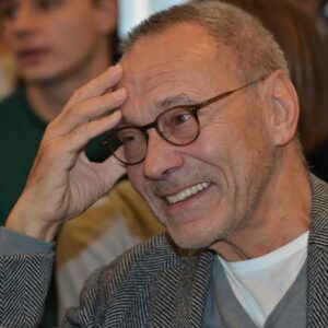 Andrei Konchalovsky Instagram - Дорогие друзья! 

14 декабря в Архангельском театре драмы имени М. В. Ломоносова состоится творческий вечер Андрея Кончаловского.

В 2013 году в Архангельской области режиссер снимал свой фильм «Белые ночи почтальона Алексея Тряпицына». Главным героем картины стал сельский почтальон Леха Тряпицын из деревни Косицыной, расположенной на территории Кенозерского национального парка. Почти все роли в фильме исполнили местные жители, что позволило Андрею Кончаловскому создать ощущение документальности происходящего. Фильм «Белые ночи почтальона Алексея Тряпицына» вошел в конкурсную программу 71-го Венецианского кинофестиваля и получил главный режиссерский приз — «Серебряного льва».

Приглашаем вас принять участие в розыгрыше двух билетов на творческий вечер Андрея Кончаловского. Для этого вам надо рассказать в комментариях к публикации о том, какое впечатление произвел на вас фильм о сельском почтальоне, когда вы посмотрели его впервые. Сотрудники Продюсерского центра Андрея Кончаловского выберут 2 лучших рассказа. Розыгрыш продлится до 4 декабря  включительно.

Пресс-служба