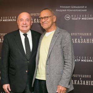 Andrei Konchalovsky Instagram - Сегодня исполняется 75 лет Михаилу Ефимовичу Швыдкому.

Михаил Ефимович – очень высоко образованный человек, что само по себе уже редкость. А то, что он достаточно успешно пытается внедрять в России такой жанр, как мюзикл, – это, я бы сказал, просто огромный героизм. Дело в том, что, во-первых, мюзикл сам по себе – это не русский жанр, а во-вторых, мюзикл требует огромной, как говорится, «текучести» зрителя. И создание в Москве института мюзикла, института, в котором служат высокого класса профессионалы: и изумительные певцы, и абсолютно замечательные танцоры – это, конечно, абсолютная заслуга Швыдкого. Для этого надо быть абсолютным фанатиком и отважным человеком. Я в этом смысле чрезвычайно и глубоко Мише благодарен и уважаю его за эти усилия.

Роль Михаила Ефимовича в российском культурном пространстве достаточно важна. Мне очевидно, что он оставит след в нашей культуре. Он очень энергичен, имеет живой ум. Единственное, за что я его критикую, – он шагает не такими большими шагами. Я ему всегда говорю: «Миша, шагай шире в прямом смысле этого слова». Я и сегодня хотел бы ему пожелать: «Миша, шагай шире!»