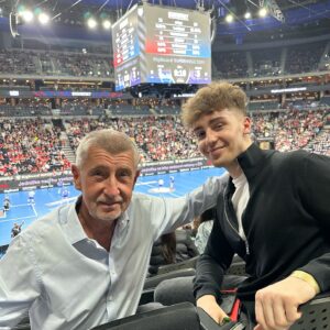 Andrej Babiš Instagram - Včera jsme si s Fredem užili superfinále extraligy florbalu 🙂