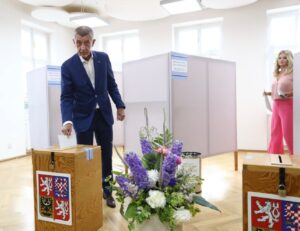 Andrej Babiš Instagram - My máme odvoleno a vy? 🇨🇿🇪🇺