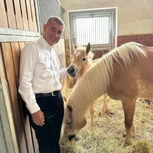 Andrej Babiš Instagram - Na Farmě @capihnizdo mají tři nové přírůstky 🐎😍 

Willa *26. 4. 2024
Apollon *3. 6. 2024
Jupiter *28. 6. 2024

Všichni jsou kouzelní a po minulém roce, kdy bohužel jedno hříbátko zemřelo, jsou to nádherné zprávy. Všem se skvěle daří ❤️