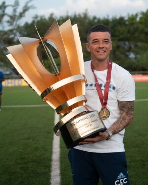 Andrés D'Alessandro Instagram - Andrés D’Alessandro se despede do cargo de Coordenador de Futebol do Cruzeiro. 

O profissional, que chegou ao clube em março, fez um importante trabalho de integração entre as categorias de base e o time principal nesta temporada, atuando junto dos atletas e comissões técnicas. 

D’Alessandro vestiu a camisa do projeto celeste e é um exemplo de seriedade e vontade de vencer, pilares da nossa gestão. Sua saída é uma decisão pessoal, para estar mais próximo de sua família. 

Agradecemos por toda a dedicação ao Cruzeiro e desejamos muito sucesso na sua trajetória!