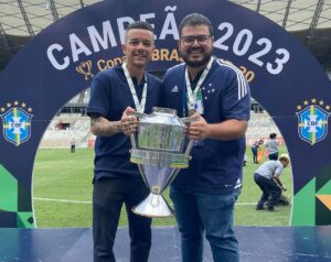 Andrés D'Alessandro Instagram - Felicidade resume o sentimento por mais um título importante com o Sub-20.

Trabalho, seriedade e comprometimento.

Parabéns ao grupo, comissão técnica, staff e diretoria. É um orgulho pertencer a esta verdadeira família @cruzeiro 

📸 @cruzeiro 

#CopaDoBrasil #CriasDaToca
🦊