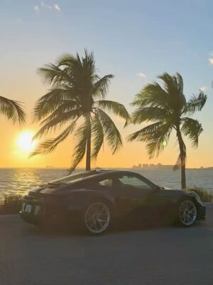 Andrés Mercado Instagram - So Miami. Toy cars 🔥