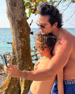 Andrés Mercado Instagram - Paradise 💙 family