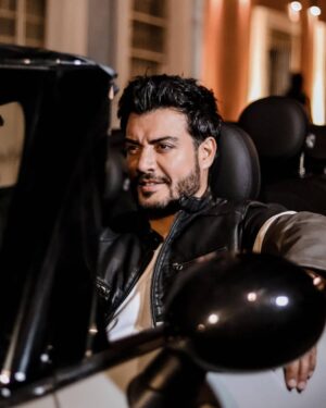 Andrés Palacios Instagram - F-E-A-R
HAS TWO MEANINGS:

FORGET EVERYTHING AND RUN
OR
FACE EVERYTHING AND RISE.
THE CHOICE IS
YOURS...
.
.
.
#AndrésPalacios #Actor #Cine #Teatro #Televisión