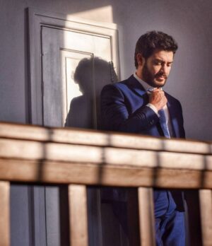 Andrés Palacios Instagram - Paciencia para las dificultades, tolerancia para las diferencias y fortaleza para la pruebas!!! Qué opinan??? 😉
.
.
.
#AndresPalacios2020 #Actor #Teatro
#Cine #Televisión 📸 @willuribephotographer
