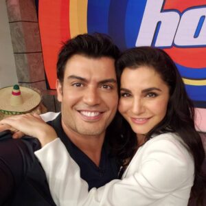 Andrés Palacios Instagram - Muy grato reencuentro después de tanto tiempo querida @marthahigaredaoficial muchos recuerdos contigo #JuanaCarolina 😍🤩😚 #hipnotizados
