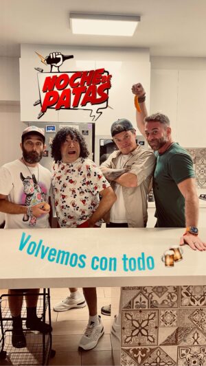 Andrés Salas Instagram - ¡Ustedes nos pidieron y allá vamos! ¡VOLVEMOS! 🎉

A los que ponen las chelas ¡SALUD! 🍻
A los que nos escuchan y nos siguen viendo GRACIAS 🙏🏼 
A los que nos pidieron volver… PREPÁRENSE 🎊
El año que viene será de la PTM 🎉

A ustedes, nuestros patas de verdad les deseamos 

FELIZ AÑO NUEVO 🎊🎆 💙🥂

Que la chela nos acompañe 🍻

#NocheDePatas2024
#LaUniónHaceLaJuerga
#PorqueEstoNoPuedeParar