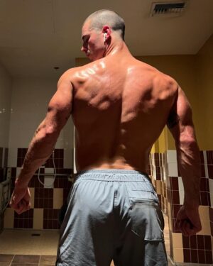 Andrew Biernat Instagram - Discipline equals freedom.