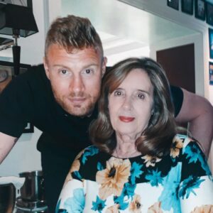 Andrew Flintoff Instagram - Happy Mother’s Day @flintoffsusan ! Love you mum 😘
