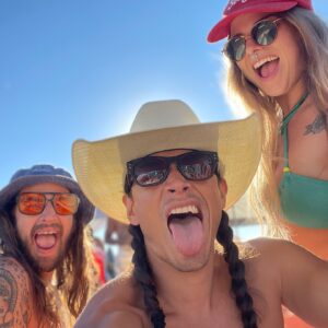 Andrew Gray Instagram - Hello sunshine 🌞🕶️👅