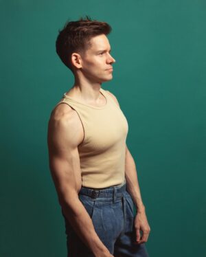 Andrew Keenan-Bolger Instagram - A real teal of approval
📸 by @curtisbrownphotography