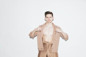 Andrew Keenan-Bolger Instagram - Back in a flash 📸 
Shot and styled by the incomparable @robertriese_photography