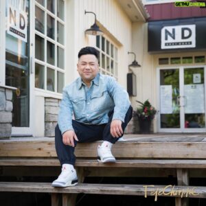 Andrew Phung Instagram - Introducing the first digital story release of our lineup in Edition 9: Serious About Comedy featuring Andrew Phung @andrewphung starred in Run the Burbs, Kim’s Convenience, and more. Get ready for an inside look into his journey with improv and acting and his unwavering determination.

Read on to discover more about his story on our website!

English Article: Shinan Govani
Chinese Article: Kate Tong
Venue: Next Door Restaurant, Unionville
Art Direction: Deborah Lau-Yu
Creative Direction & Photography: Lucia Remedios
Videographer: Karl Man
Fashion Direction & Styling: Ashley Galang
Makeup & Hair: Satine Yang
Shoes: From Andrew Phung’s Collection
Office team: Lilian Mak, Rhonda Lam, Ruizhou Li 

#FeteChinoise #MoveCultureForward
#FindingMomentum #AndrewPhung #Actor #Improvisation #Comedian #Comedy #runtheburbs #kimsconvenience