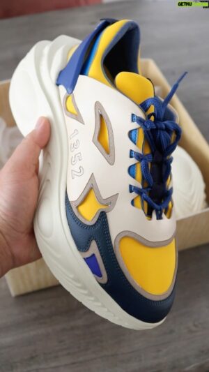 Andrew Phung Instagram - Latest pickup: Check out this gorgeous pair of sneakers made with food waste, the “1352: Refreshed Sneakers” from Hellmann’s…wait, Hellmann’s?!
 
Hit up www.hellmanns.ca for your chance to win a pair of Refreshed Sneakers. For every entry, Hellmann’s Canada will donate to long-standing charity partner, Second Harvest, supporting their mission to rescue food and reduce waste. ❤️
 
#HellmannsCanadaPartner #RefreshedSneakers1352 #sponsored