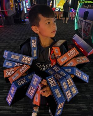 Andrew Phung Instagram - The kid is an absolute BEAST at the claw machine’s. 🏆 

#daveandbusters