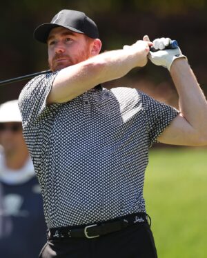 Andrew Santino Instagram - Desert 🌵 dorks doin big things 
Thanks @justintimberlake and @8amgolf for letting the ginge 👨🏼‍🦰 swing away