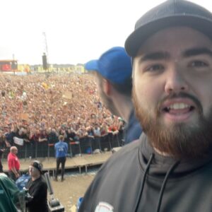 Andrew Shane Instagram - Bro, what is life. Thank you to @ksi for bringing me out at Reading and Leeds fest this weekend. You manifested this and deserve it all. Keep killing it, and so much love again for allowing me to share this stage with you ❤️

Thank you to @miniminter for filming this clip 🙌