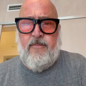 Andrew Zimmern Instagram - What national or regional chain makes the best fried chicken? @kyochonus is my choice these days. Who makes better chicken? I can’t think 💭 of anyone… their seasoned chicken 3 or 4 kinds are all superb and their “plain” is the king IMHO. 
Whose poultry palace are you into? Let me know … HAS to be a chain or mini chain. Minimum of 30 locations including country of origin.