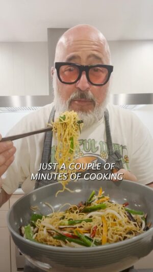 Andrew Zimmern Instagram - If you make me a bowl of Hong Kong style noodles — consider me a friend! 

So simple, so flavorful, and only requiring a few ingredients, this is the most frequently made dinner in the Zimmern House. 

Full recipe and wok cookery tutorial on Substack. Subscribe to get new recipes and videos delivered right to your inbox every week! Link in my bio.