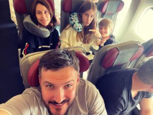Andrey Averin Instagram - Клуб путешественников в сборе)✈️

#семья #путешествие #венесуэла
