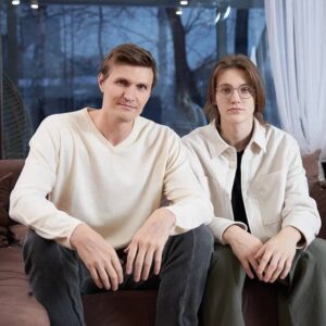 Andrey Kirilenko Instagram - Друзья, мы со Степой от всей души поздравляем вас с Днём защитника Отечества! 

Хорошо, что есть еще один день, когда мы вспоминаем о важности семьи, традиций и можем отдать дань мужчинам за силу, мужество и заботу. 

Хотим пожелать вам крепкого здоровья, семейного благополучия и претворения в жизнь всего задуманного. С Праздником!