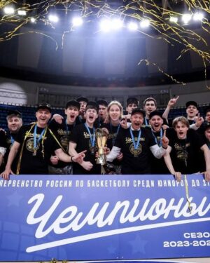 Andrey Kirilenko Instagram - Финал Четырех Единой Лиги ВТБ @vtbyouth среди юниоров сыгран.⠀
⠀
Этот чемпионат — не только про красивый баскетбол, но и про возможность увидеть начало пути будущих звезд! Кто знает, где мы встретим ребят в будущем. ⠀
⠀
Я от всей души поздравляю победителей и выражаю благодарность организаторам. Всем баскетбол 🏀