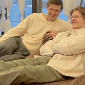 Andrey Kirilenko Instagram - Друзья, мы со Степой от всей души поздравляем вас с Днём защитника Отечества! 

Хорошо, что есть еще один день, когда мы вспоминаем о важности семьи, традиций и можем отдать дань мужчинам за силу, мужество и заботу. 

Хотим пожелать вам крепкого здоровья, семейного благополучия и претворения в жизнь всего задуманного. С Праздником!