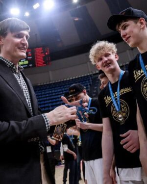 Andrey Kirilenko Instagram - Финал Четырех Единой Лиги ВТБ @vtbyouth среди юниоров сыгран.⠀
⠀
Этот чемпионат — не только про красивый баскетбол, но и про возможность увидеть начало пути будущих звезд! Кто знает, где мы встретим ребят в будущем. ⠀
⠀
Я от всей души поздравляю победителей и выражаю благодарность организаторам. Всем баскетбол 🏀
