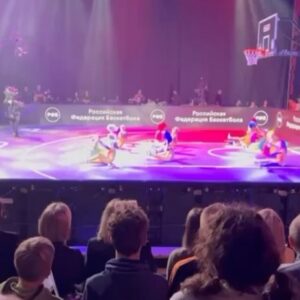 Andrey Kirilenko Instagram - Сегодня хочу сказать слова благодарности гостеприимной республике Беларусь!
В Солигорске прошли матчи первого тандема «Мастер» мужского Winline Чемпионата России 3х3 в которых впервые сыграли команды из других стран. Причем сразу три! Это местный «Шахтер», сербская «Звездара» и китайский «Ханьчжоу». 
Помимо просмотра отличных зрелищных игр я получил уникальный опыт - спустился в шахты, где добывается калийная соль, и для меня стало настоящим открытием, что каждая пятая тонна калийной соли в мире произведена на предприятии Беларуськалий!