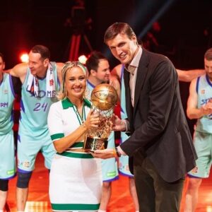 Andrey Kirilenko Instagram - Поздравления команде @klavacoca «Шторм». В формате медиалиги Winliga в первом своем сезоне команды показали очень зрелищный и непредсказуемый баскетбол.
 С помощью звездных владельцев @amiran696969 @fedukone @dorokhovdenisofficial @anton.shastoon @yana_koshkina_official на баскетбол обратили внимание новые поклонники. 
С нетерпением ждём второго сезона.