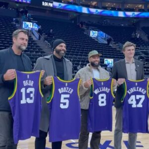Andrey Kirilenko Instagram - 22 февраля в Солт Лейк Сити прошло значимое для меня событие.
 Utah Jazz, команда, где я провел целых 10 сезонов, в этом году отмечает юбилей - 50 лет. В часть праздника меня и еще троих сокомандников пригласила отметить наш вклад в то, каким был клуб, когда мы за него играли. Карлос Бузер, Мехмет Окур, Деррон Уильямс, - мы снова вместе вышли на паркет родной арены.
Я благодарен «Юте» за невероятный опыт, который приобрёл там и за этот вечер, который позволил еще раз встретиться с клубом, с моими друзьями, с болельщиками!
Спасибо , «Джаз», это было незабываемо!