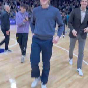 Andrey Kirilenko Instagram - 22 февраля в Солт Лейк Сити прошло значимое для меня событие.
 Utah Jazz, команда, где я провел целых 10 сезонов, в этом году отмечает юбилей - 50 лет. В часть праздника меня и еще троих сокомандников пригласила отметить наш вклад в то, каким был клуб, когда мы за него играли. Карлос Бузер, Мехмет Окур, Деррон Уильямс, - мы снова вместе вышли на паркет родной арены.
Я благодарен «Юте» за невероятный опыт, который приобрёл там и за этот вечер, который позволил еще раз встретиться с клубом, с моими друзьями, с болельщиками!
Спасибо , «Джаз», это было незабываемо!