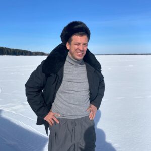 Andrey Merzlikin Instagram - Здарова.
.
#снегнаасфальте #череповец #900кмдомечты 
.
Режиссёр