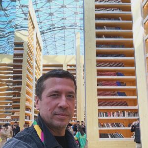 Andrey Merzlikin Instagram - Первый Всемирный Молодежный Фестиваль в Сочи!!!
20000 гостей из 188 стран!
Масштаб космический! Люди все в радостном настроение и в дружелюбных эмоциях! Ну и с погодой просто повезло!!! Такого марта я не припомню в Сочи!
Отдельная планета - 
Сириус. Когда-то это был Олимпийский парк.
Наше выступление перед гостями в ледовом дворце было эпичным! Такого сценического света, звука, экраны и камеры, у нас еще не было, плюс полный зал зрителей и высший пилотаж организации!
Тот момент, когда чувствуешь себя рок-звездой)))
.
#фреддимеркуринаминималках #сочи #сириус #вмф #шукшин #человекземли #весна #работуработаем😜 #ЗнаниеПервые #ЗнаниеТеатр