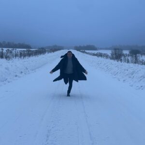 Andrey Merzlikin Instagram - В грозы, в бури,
В житейскую стынь,
При тяжелых утратах
И когда тебе грустно,
Казаться улыбчивым и простым -
Самое высшее в мире искусство».
 #Есенин
.
#вологодскаяобласть