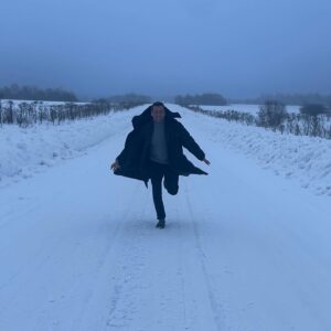 Andrey Merzlikin Instagram - В грозы, в бури,
В житейскую стынь,
При тяжелых утратах
И когда тебе грустно,
Казаться улыбчивым и простым -
Самое высшее в мире искусство».
 #Есенин
.
#вологодскаяобласть