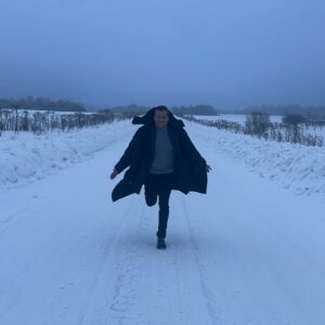Andrey Merzlikin Instagram - В грозы, в бури,
В житейскую стынь,
При тяжелых утратах
И когда тебе грустно,
Казаться улыбчивым и простым -
Самое высшее в мире искусство».
 #Есенин
.
#вологодскаяобласть