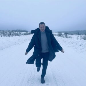 Andrey Merzlikin Instagram - В грозы, в бури,
В житейскую стынь,
При тяжелых утратах
И когда тебе грустно,
Казаться улыбчивым и простым -
Самое высшее в мире искусство».
 #Есенин
.
#вологодскаяобласть
