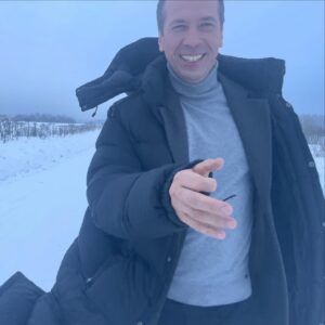 Andrey Merzlikin Instagram - В грозы, в бури,
В житейскую стынь,
При тяжелых утратах
И когда тебе грустно,
Казаться улыбчивым и простым -
Самое высшее в мире искусство».
 #Есенин
.
#вологодскаяобласть
